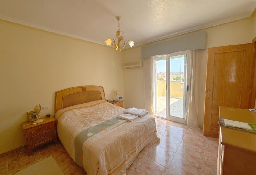 Chalet de 3 habitaciones en La Regia en venta con piscina - 349.950 € (Ref: 9934869)