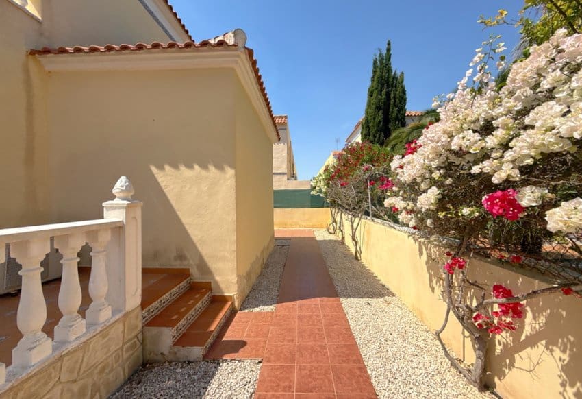Chalet de 3 habitaciones en La Regia en venta con piscina - 349.950 € (Ref: 9934869)