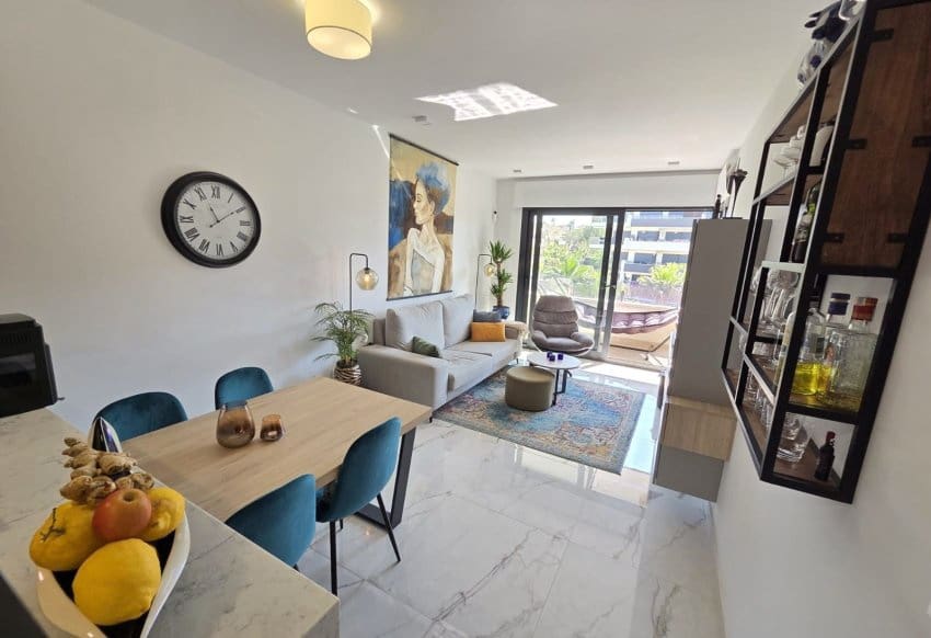 2 soverom Leilighet til salgs i Los Altos med svømmebasseng garasje - € 285 000 (Ref: 9934871)
