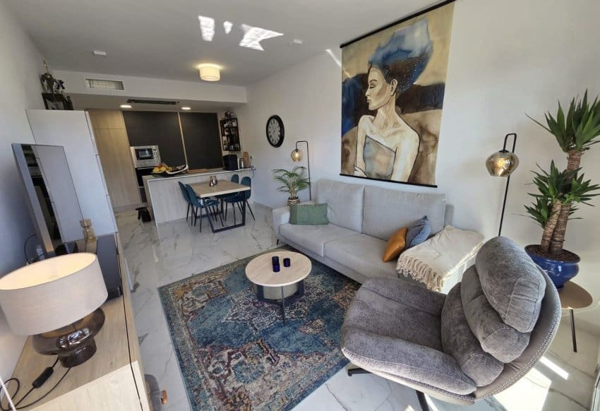 2 soverom Leilighet til salgs i Los Altos med svømmebasseng garasje - € 285 000 (Ref: 9934871)