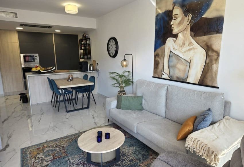 2 soverom Leilighet til salgs i Los Altos med svømmebasseng garasje - € 285 000 (Ref: 9934871)