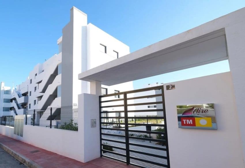 2 soverom Leilighet til salgs i Villamartin med svømmebasseng garasje - € 235 000 (Ref: 9934872)