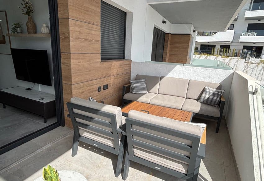 2 soverom Leilighet til salgs i Villamartin med svømmebasseng garasje - € 235 000 (Ref: 9934872)