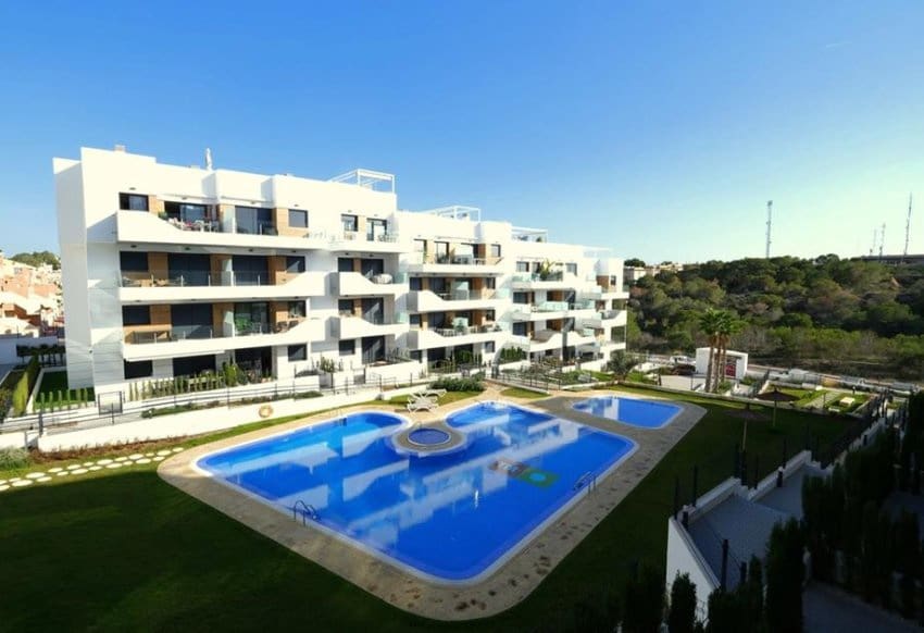 2 soverom Leilighet til salgs i Villamartin med svømmebasseng garasje - € 235 000 (Ref: 9934872)