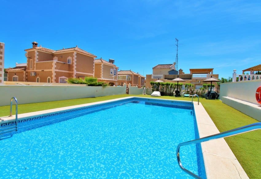 3 camera da letto Casa in vendita in Villamartin con piscina - 219.000 € (Rif: 9934876)