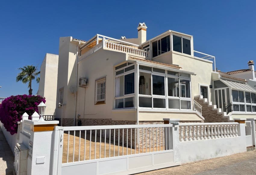 3 soverom Hus til salgs i Playa Flamenca med svømmebasseng garasje - € 259 995 (Ref: 9934878)