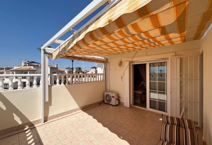 3 soverom Hus til salgs i Playa Flamenca med svømmebasseng garasje - € 259 995 (Ref: 9934878)