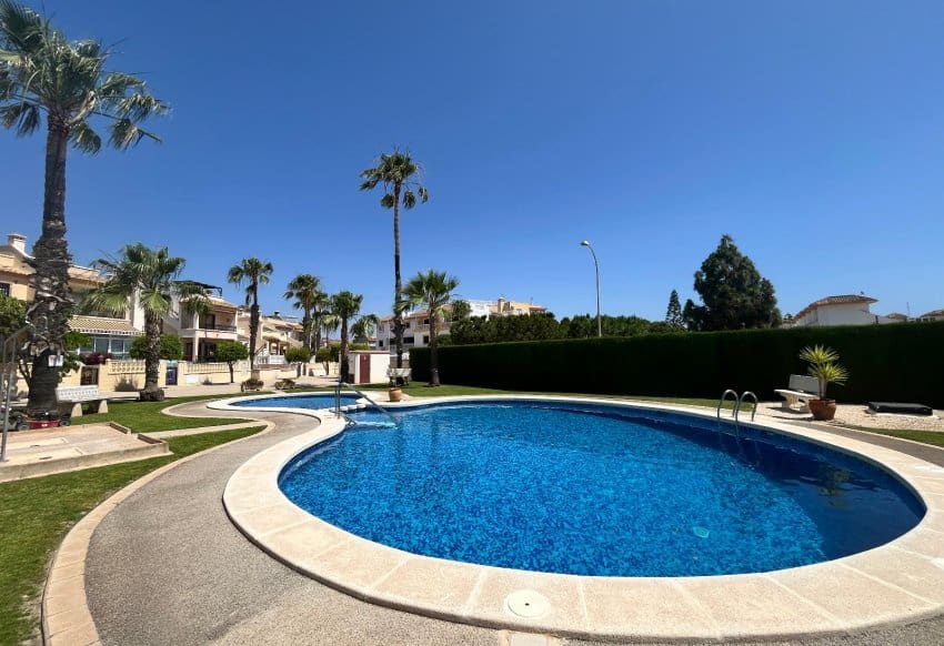 3 soverom Hus til salgs i Playa Flamenca med svømmebasseng garasje - € 259 995 (Ref: 9934878)