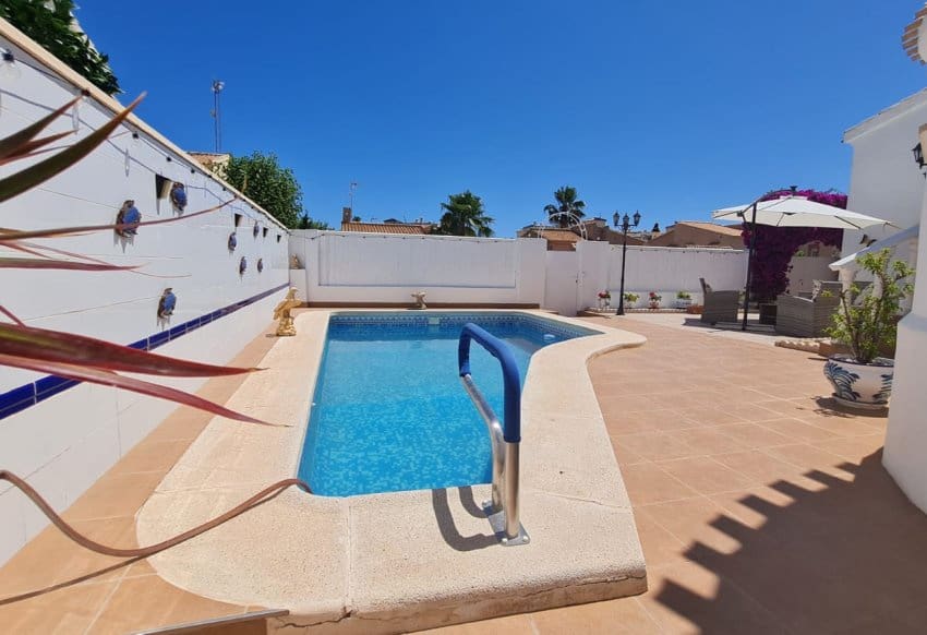 2 soverom Villa til salgs i La Florida med svømmebasseng garasje - € 399 900 (Ref: 9944564)
