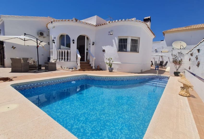 2 soverom Villa til salgs i La Florida med svømmebasseng garasje - € 399 900 (Ref: 9944564)