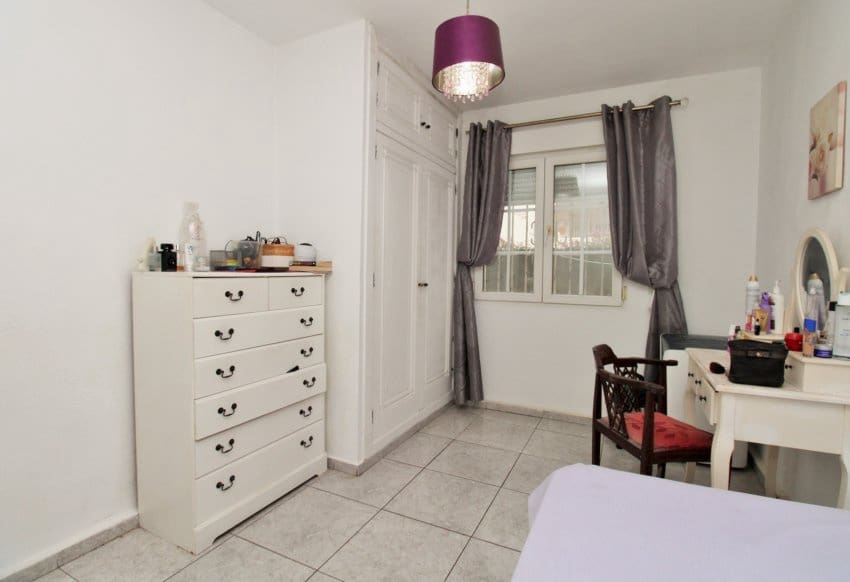 4 soverom Hus til salgs i Villamartin med svømmebasseng garasje - € 295 000 (Ref: 9944565)
