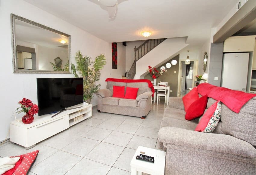 4 soverom Hus til salgs i Villamartin med svømmebasseng garasje - € 295 000 (Ref: 9944565)