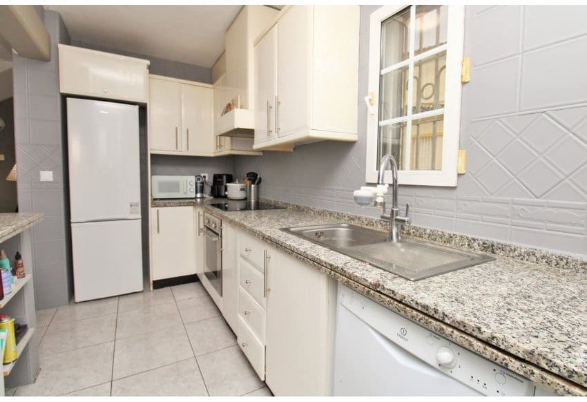 4 soverom Hus til salgs i Villamartin med svømmebasseng garasje - € 295 000 (Ref: 9944565)