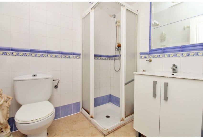 4 soverom Hus til salgs i Villamartin med svømmebasseng garasje - € 295 000 (Ref: 9944565)