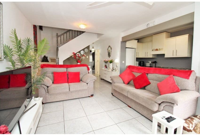 4 soverom Hus til salgs i Villamartin med svømmebasseng garasje - € 295 000 (Ref: 9944565)