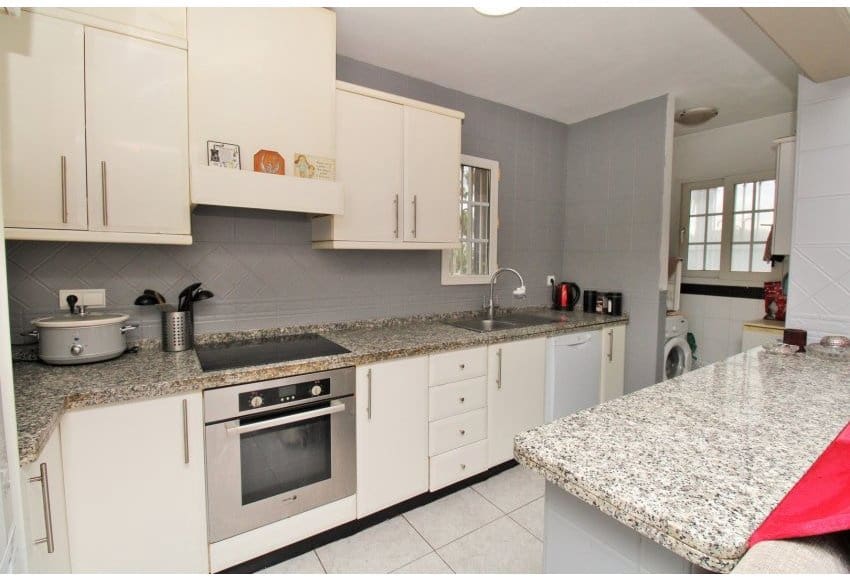 4 soverom Hus til salgs i Villamartin med svømmebasseng garasje - € 295 000 (Ref: 9944565)