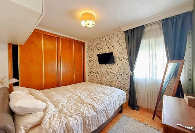 2 bedroom Apartment for sale in Villamartin, Orihuela with pool - € 199,000 (Ref: 9977948)