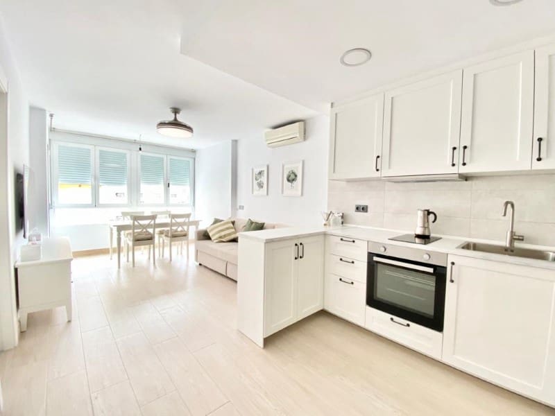 1 slaapkamer Flat te huur in Torre del Mar met zwembad garage - € 750 (Ref: 10042679)