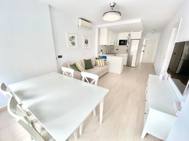 1 slaapkamer Flat te huur in Torre del Mar, Vélez-Málaga met zwembad garage - € 750 (Ref: 10042679)
