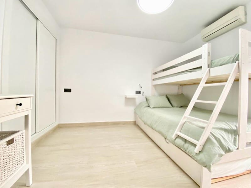 1 slaapkamer Flat te huur in Torre del Mar met zwembad garage - € 750 (Ref: 10042679)