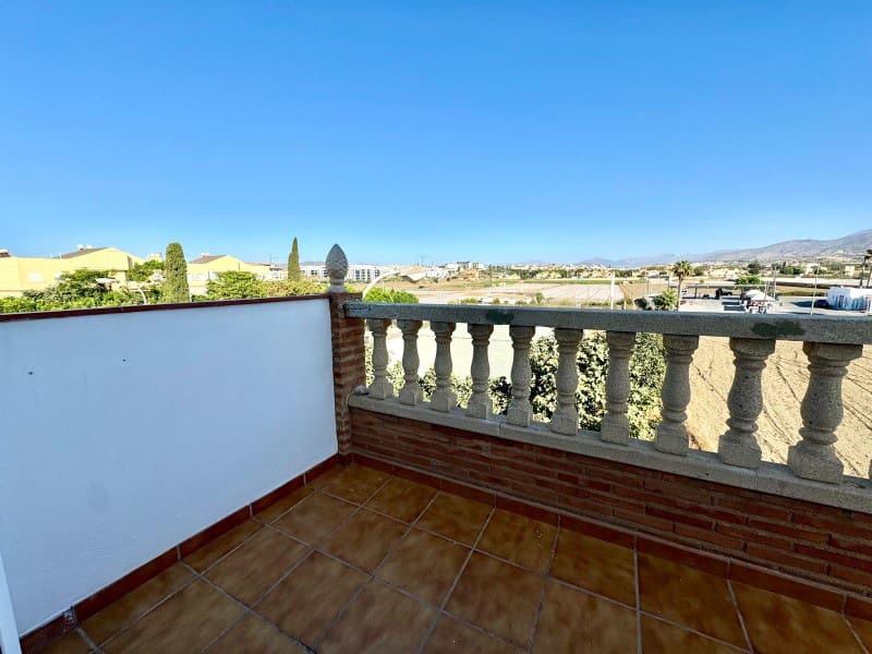 3 makuuhuone Omakotitalo vuokrattavana paikassa Torre del Mar - 800 € (Ref: 10047023)