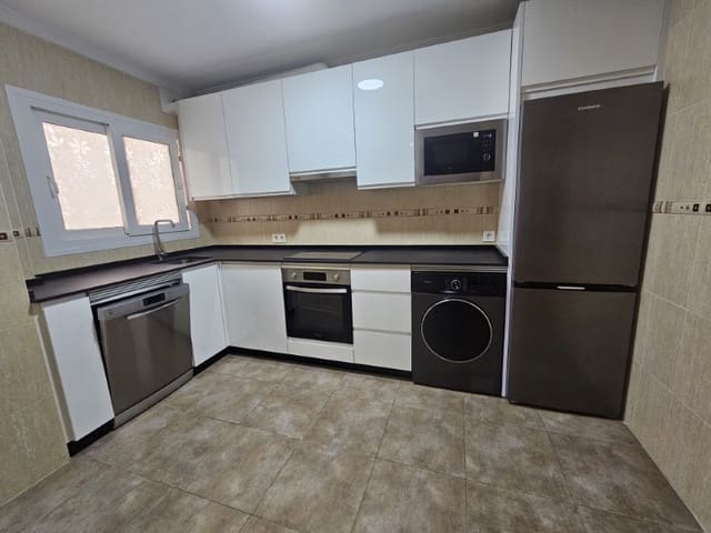 Piso de 2 habitaciones en Alcaucín en alquiler con piscina - 850 € (Ref: 10067676)