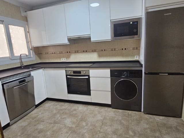 Piso de 2 habitaciones en Alcaucín en alquiler con piscina - 850 € (Ref: 10067676)