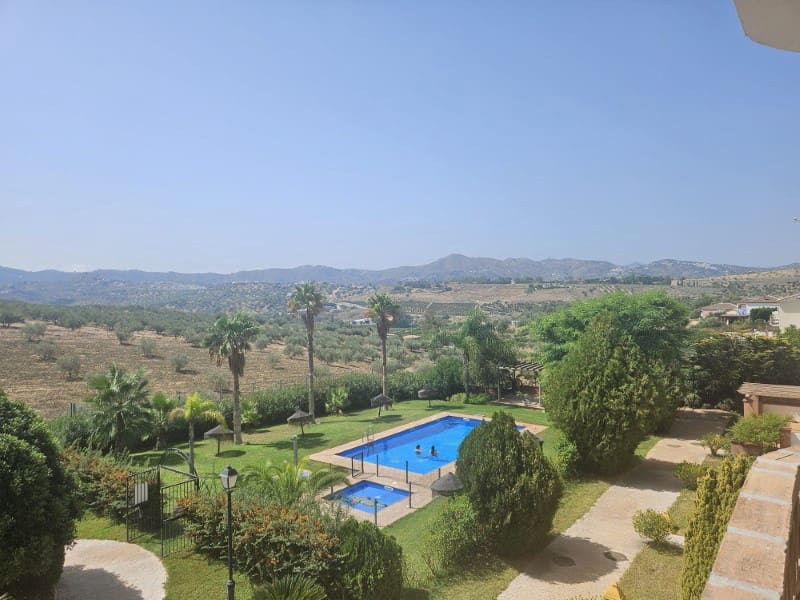 Piso de 2 habitaciones en Alcaucín en alquiler con piscina - 850 € (Ref: 10067676)