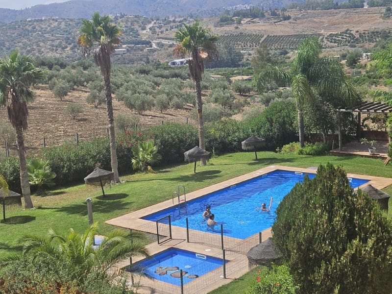 Piso de 2 habitaciones en Alcaucín en alquiler con piscina - 850 € (Ref: 10067676)