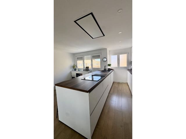 3 slaapkamer Flat te koop in Torre del Mar, Vélez-Málaga met zwembad garage - € 390.000 (Ref: 10086030)