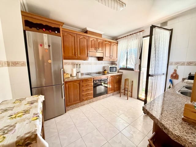 3 bedroom Flat for sale in Alhama de Granada with garage - € 189,900 (Ref: 10089395)