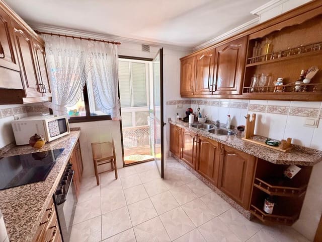 3 bedroom Flat for sale in Alhama de Granada with garage - € 189,900 (Ref: 10089395)