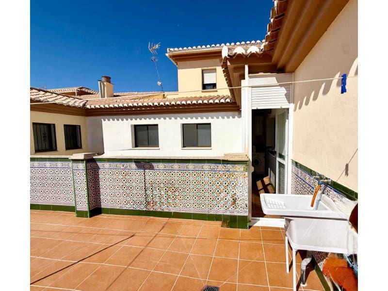 3 bedroom Flat for sale in Alhama de Granada with garage - € 189,900 (Ref: 10089395)