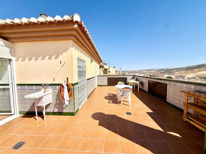 3 bedroom Flat for sale in Alhama de Granada with garage - € 189,900 (Ref: 10089395)