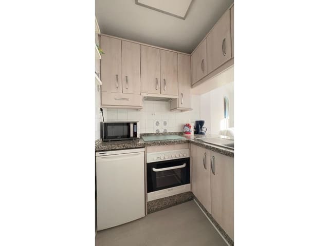 Yksiö vuokrattavana paikassa Centro Internacional, Torrox mukana uima-altaan - 700 € (Ref: 10109360)