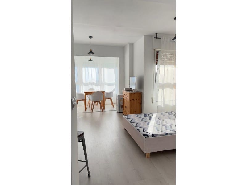 Yksiö vuokrattavana paikassa Torrox-Costa mukana uima-altaan - 700 € (Ref: 10109360)