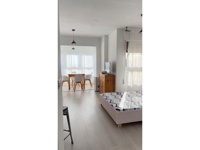 Yksiö vuokrattavana paikassa Centro Internacional, Torrox mukana uima-altaan - 700 € (Ref: 10109360)