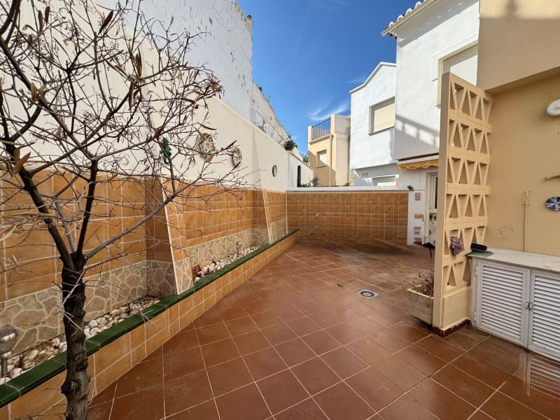 3 bedroom Villa for sale in Nerja with pool garage - € 399,000 (Ref: 10146673)