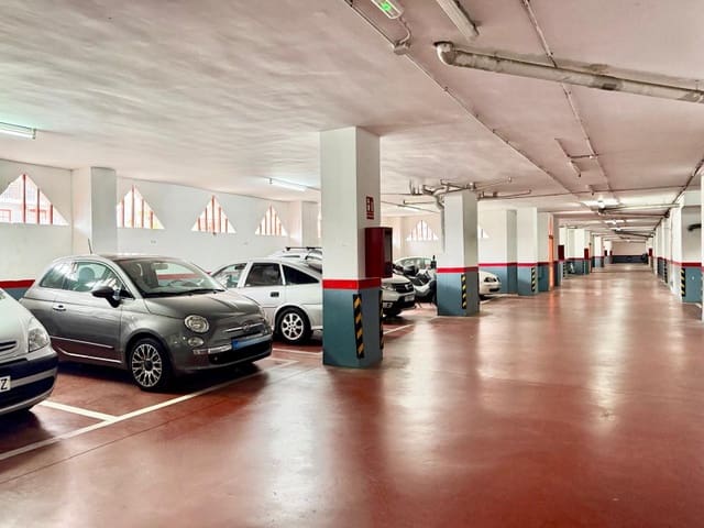 Garage til salg i Jardin de la Abadia, Málaga by - € 45.000 (Ref: 10173787)