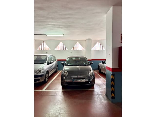 Garage til salg i Jardin de la Abadia, Málaga by - € 45.000 (Ref: 10173787)