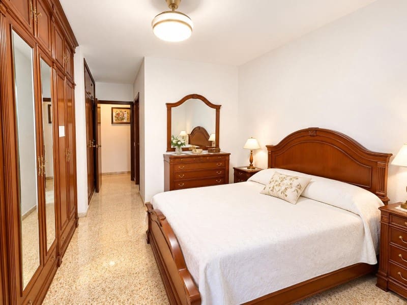 4 soveværelse Lejlighed til salg i Malaga by med garage - € 459.000 (Ref: 10173788)