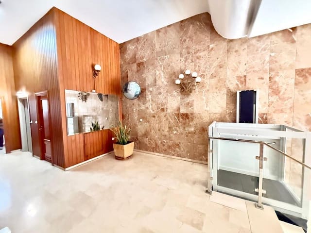 4 soveværelse Lejlighed til salg i La Princesa, Málaga by med garage - € 459.000 (Ref: 10173788)