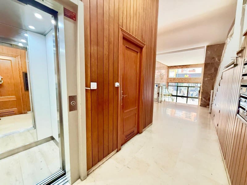4 soveværelse Lejlighed til salg i Malaga by med garage - € 459.000 (Ref: 10173788)