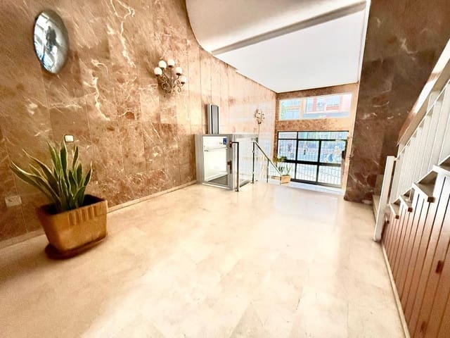 4 soveværelse Lejlighed til salg i La Princesa, Málaga by med garage - € 459.000 (Ref: 10173788)