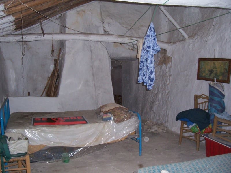 4 bedroom Townhouse for sale in Cacin with garage - € 19,000 (Ref: 1095233)