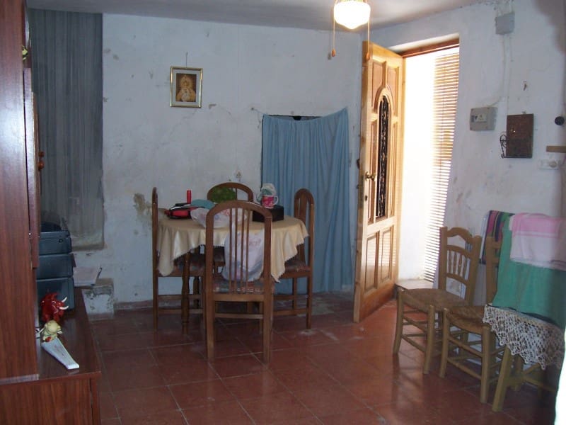4 bedroom Townhouse for sale in Cacin with garage - € 19,000 (Ref: 1095233)