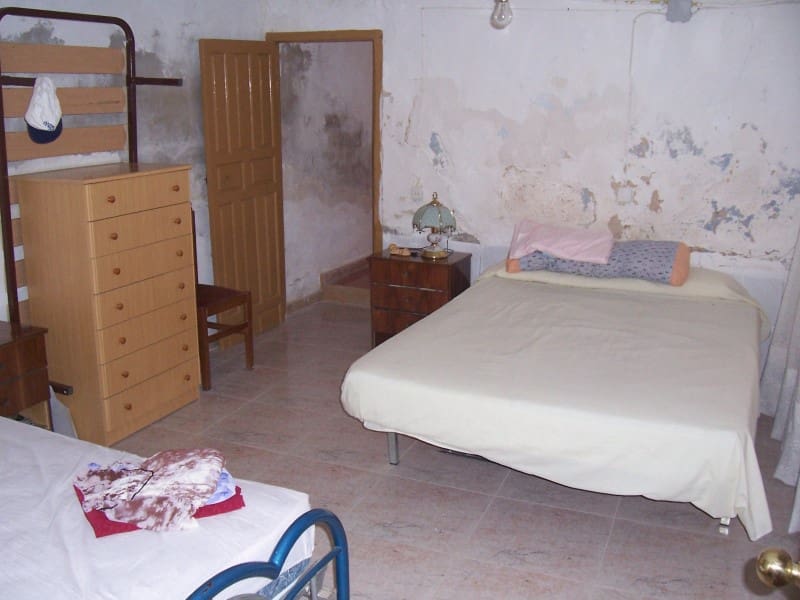 4 bedroom Townhouse for sale in Cacin with garage - € 19,000 (Ref: 1095233)