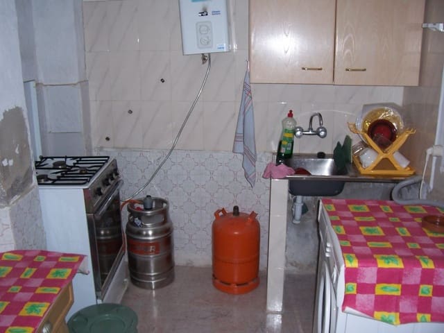 4 soveværelse Byhus til salg i Cacín med garage - € 19.000 (Ref: 1095233)