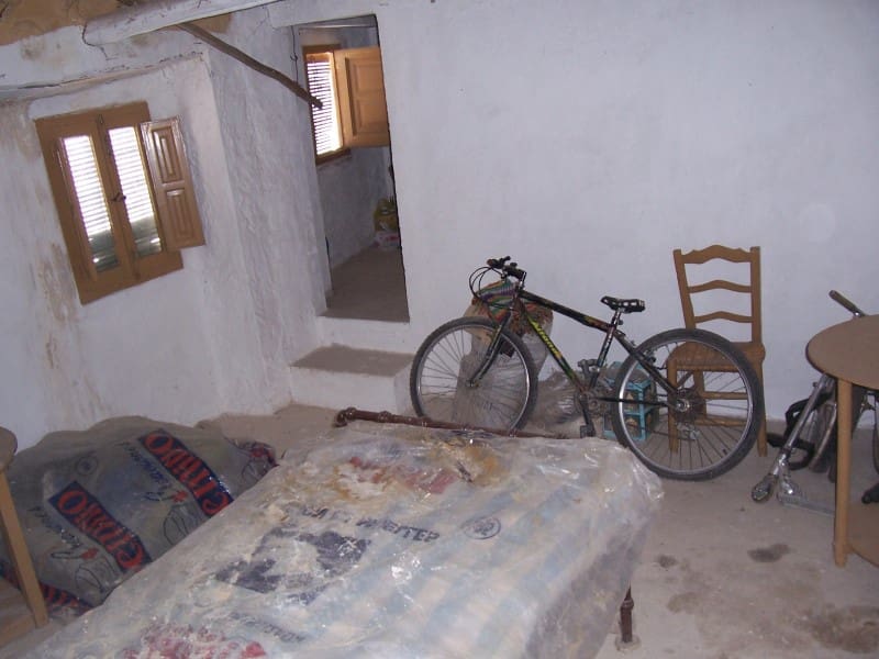 4 bedroom Townhouse for sale in Cacin with garage - € 19,000 (Ref: 1095233)