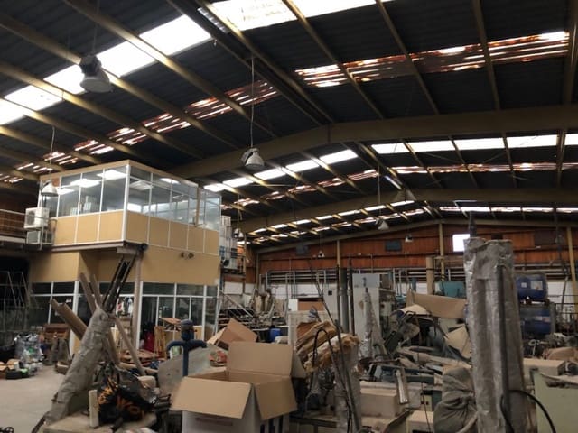 Commercial for sale in Loja - € 550,000 (Ref: 4510754)